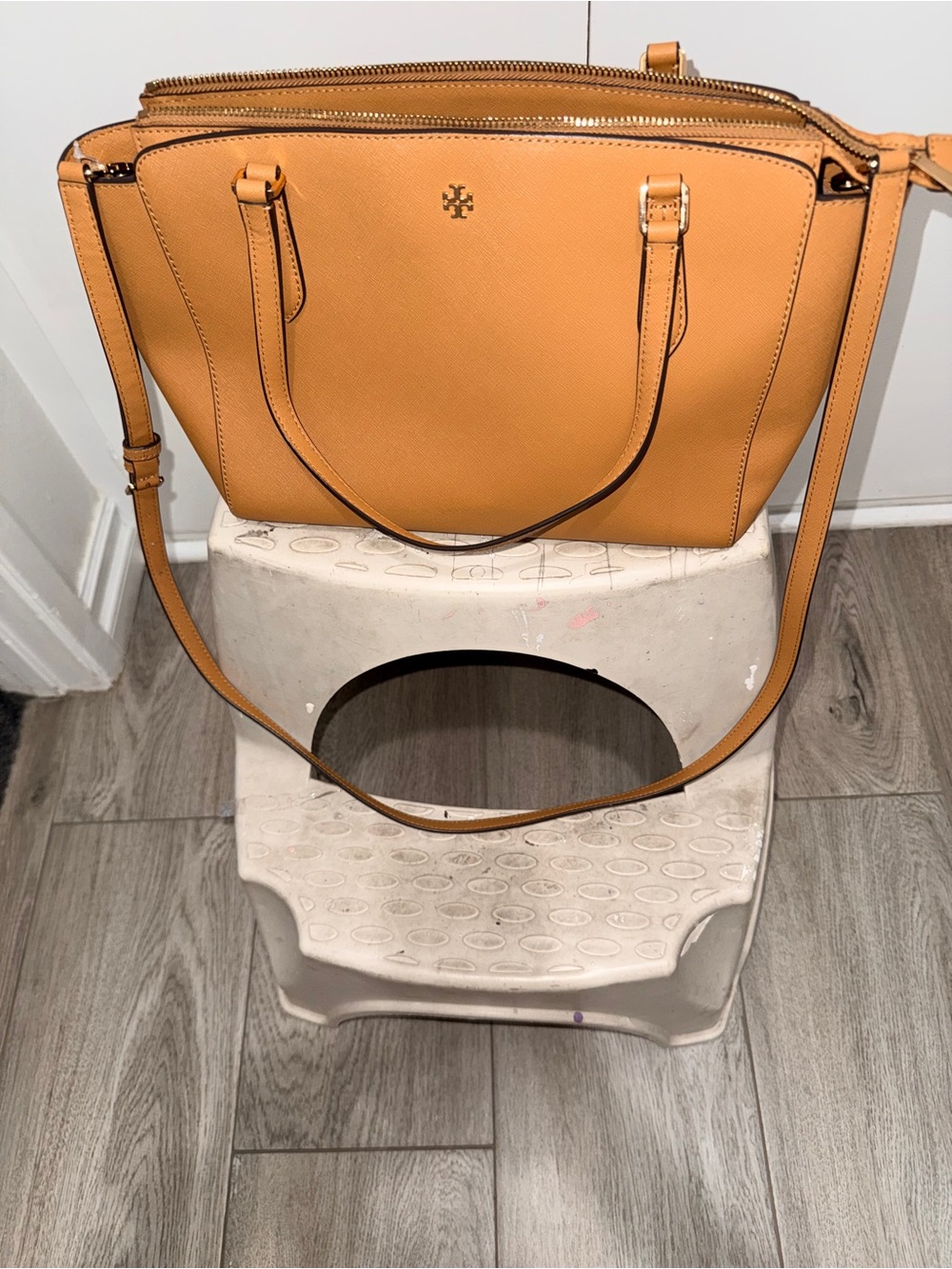 Tory Burch Caramel Tan Leather Tote with Crossbody Strap